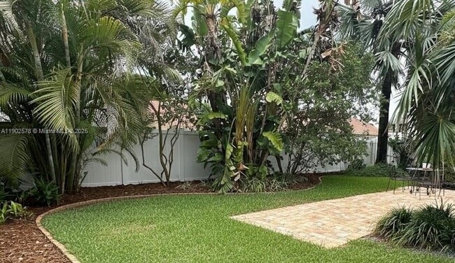 Building Photo - 13970 Beechwood Ct