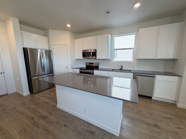 Building Photo - 3932 Pinnacles Ct