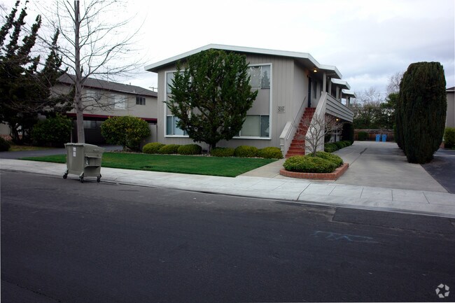Primary Photo - Plum Tree Apartments