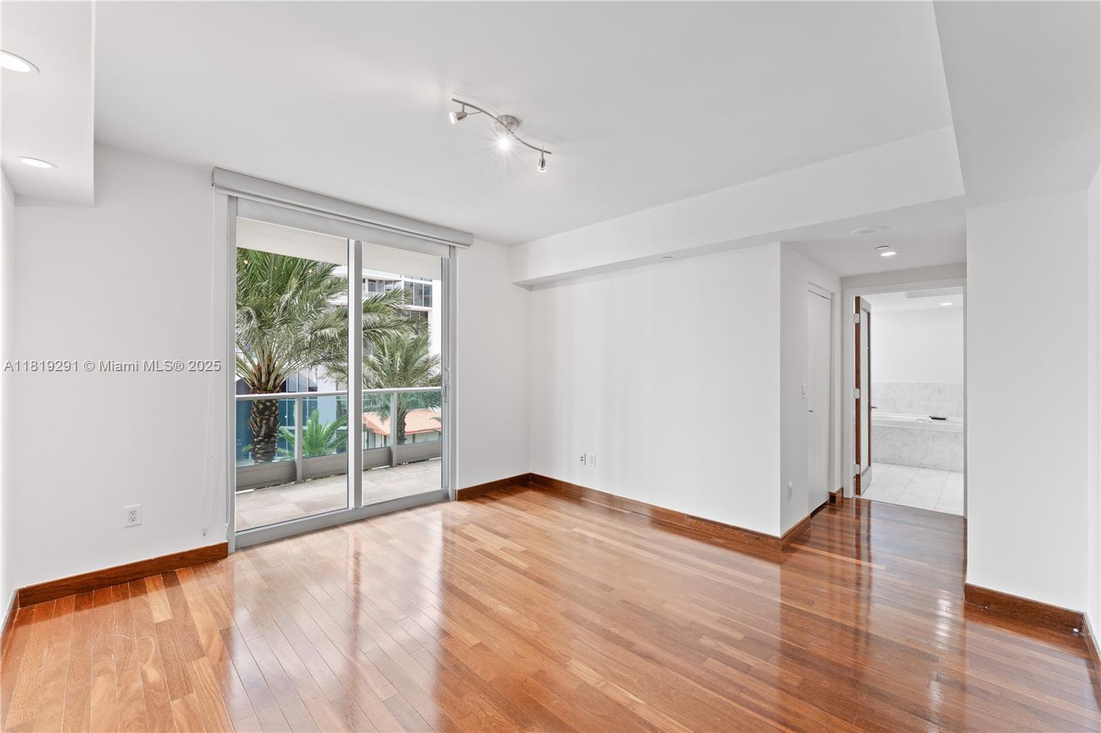 Building Photo - 1331 Brickell Bay Dr