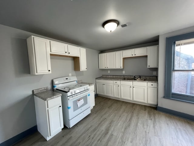 Primary Photo - 7113 W National Ave