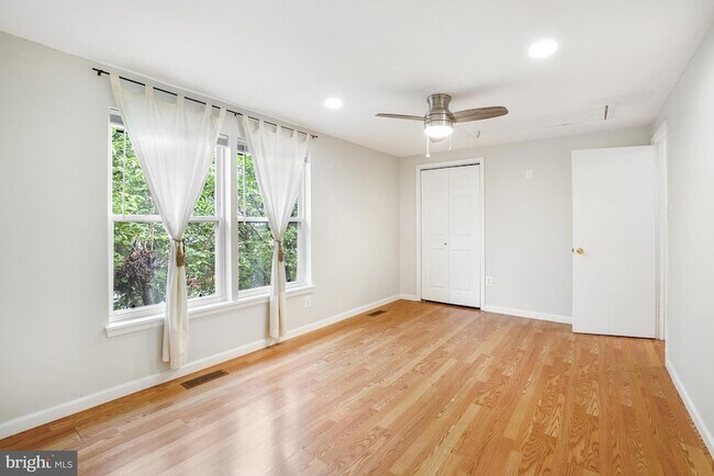 Building Photo - 12911 Walnut View Ct