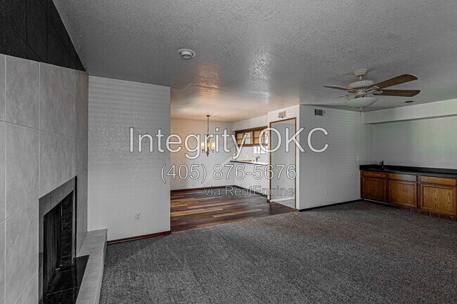 Building Photo - 4400 Hemingway Dr