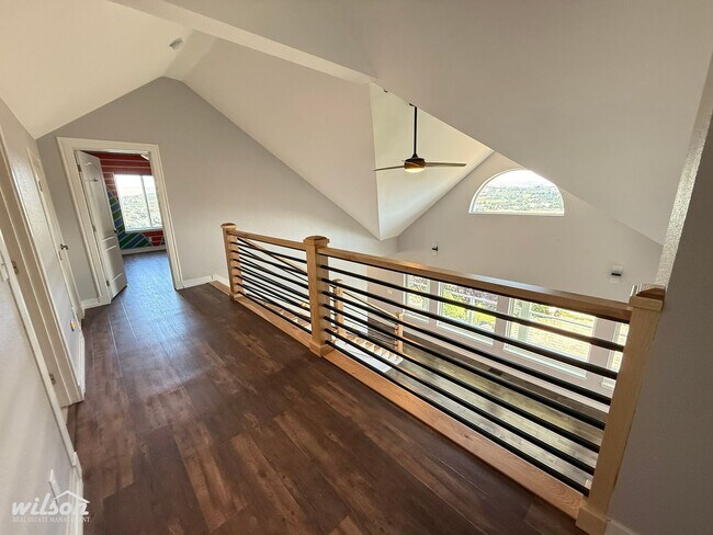 Building Photo - Remodeled 4bd/3ba Naches Home with Firepla...