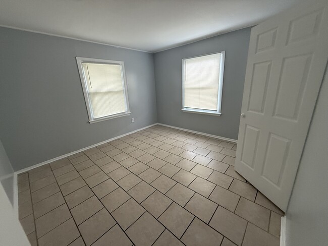 Building Photo - 23 Bermuda Cir