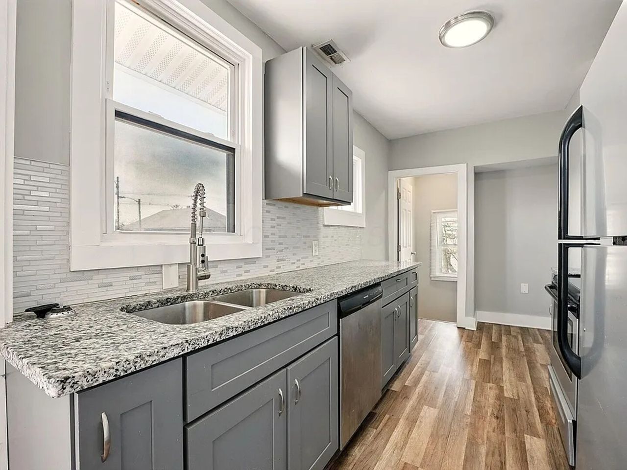 Building Photo - 833 Lilley Ave