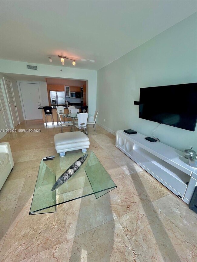 Building Photo - 950 Brickell Bay Dr