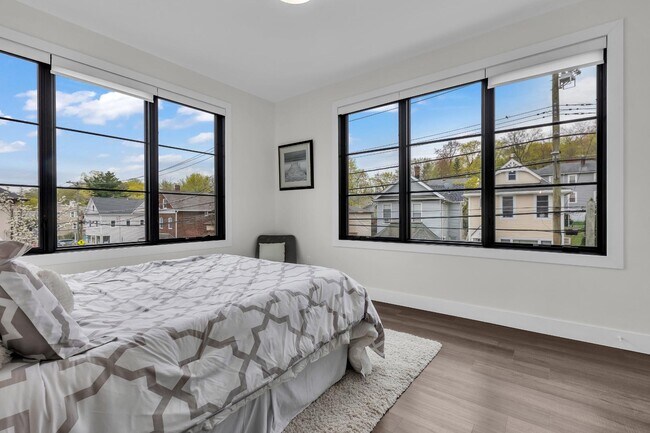 Building Photo - 185 Ashford Ave