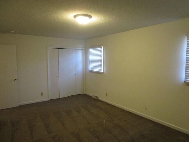 Building Photo - 3109 Pioneer Dr