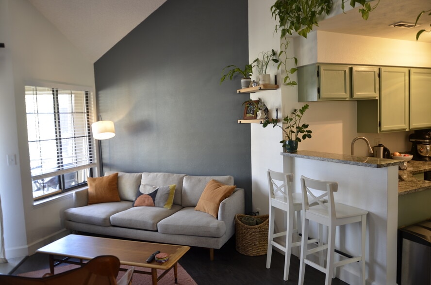 Primary Photo - 4789 White Rock Cir