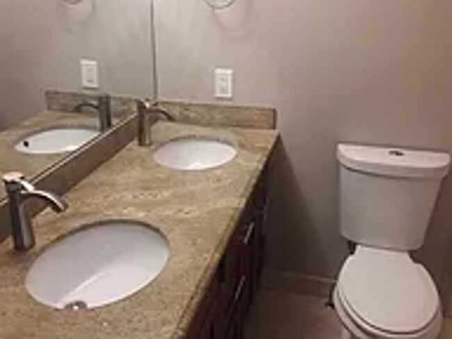 Building Photo - Beautiful 3 bedroom Edmonds Rambler