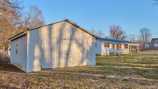 Building Photo - Coming Soon: 2BR house in country setting....