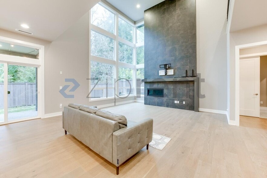 Building Photo - 24308 NE 24th St