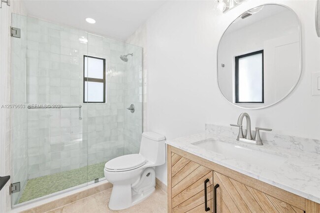 Building Photo - 912 NE 82nd St