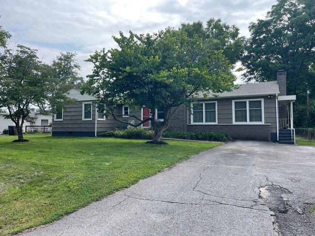 Primary Photo - 4011 Longwood Dr