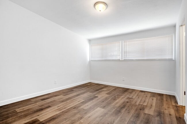 Building Photo - Large 3 bed home for Rent