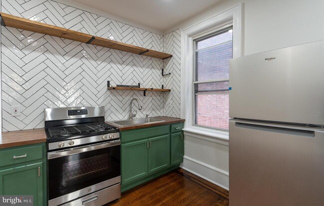 Building Photo - 5003 Pine St