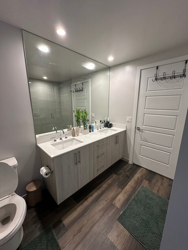 Building Photo - 3210 N University Dr