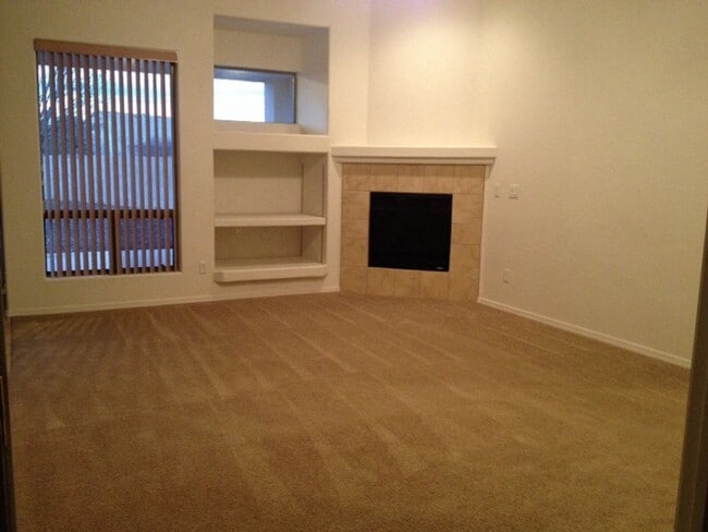 Building Photo - 6956 E Sandhurst Dr