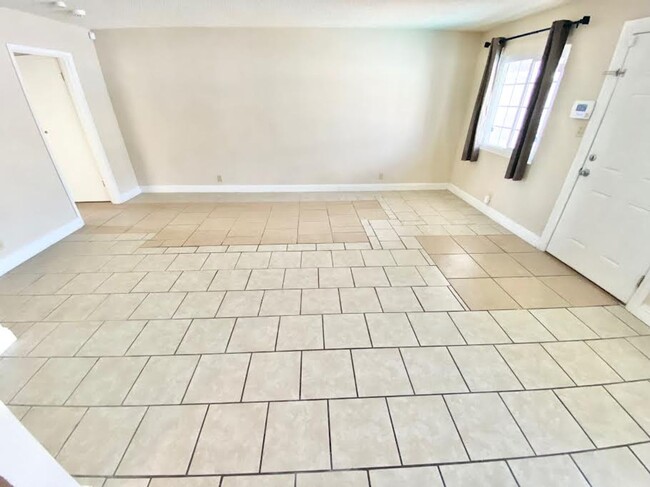 Building Photo - CUTE ONE BEDROOM / ONE BATH APARTMENT UNIT!