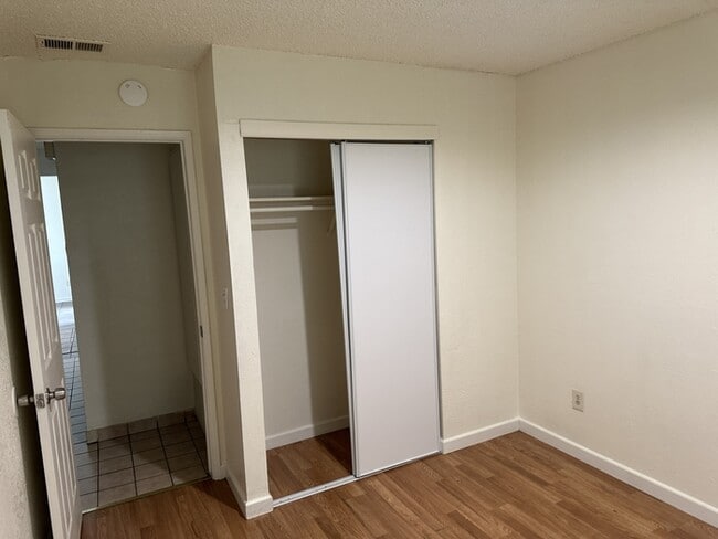 Building Photo - Stockton 2 Bedroom 1 Bathroom Duplex