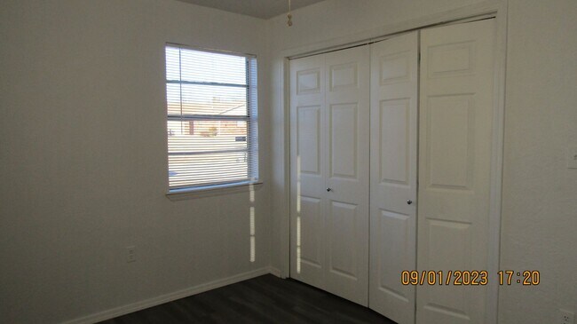 Building Photo - 6414 NW Birch Ave