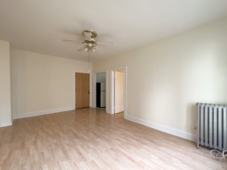 Building Photo - 4854 N Damen Ave