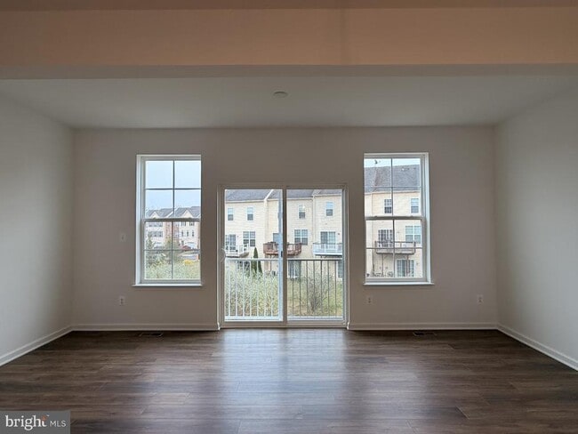 Building Photo - 453 Husky Trl