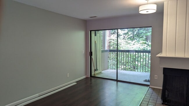 Building Photo - 10819 NE 37th Pl