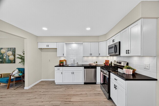 Building Photo - 13822 Northlake Dr