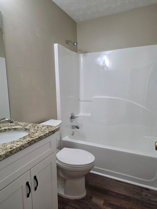 Building Photo - Rare 3 bed 2 bath ranch located in Acworth