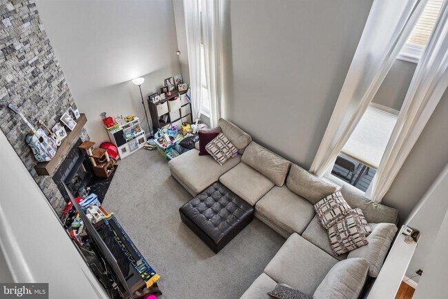 Building Photo - 105 Quarterhorse Ct