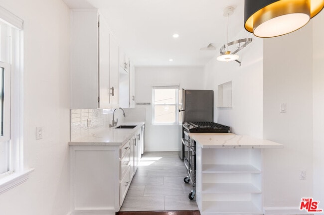 Building Photo - 1533 Meadowbrook Ave