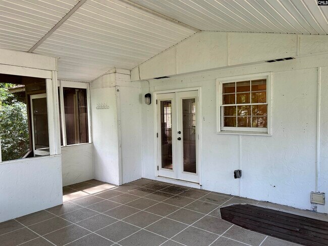 Building Photo - 1405 Parkdale Dr