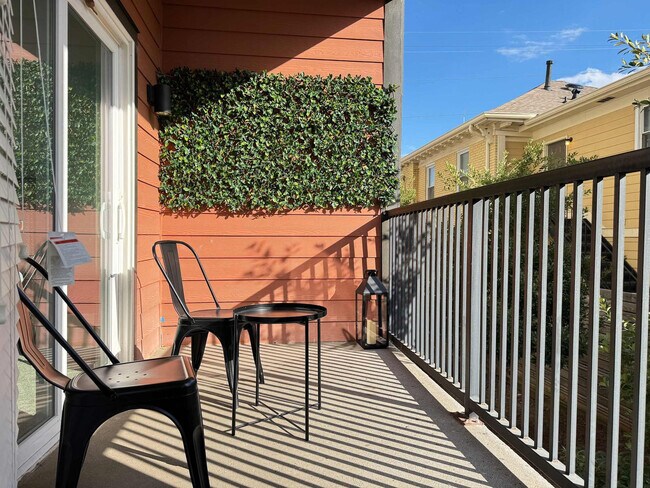 Building Photo - 525 Parkway Dr NE