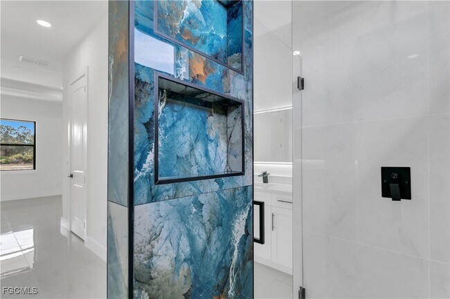 Building Photo - 6005 Queen Ave N