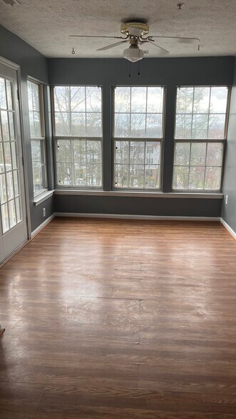 Building Photo - 901 Swallow Crest Ct