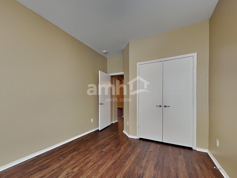 Building Photo - 9904 Henna Ln