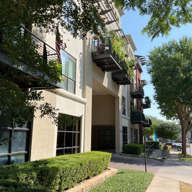 Building Photo - 4605 Cedar Springs Rd