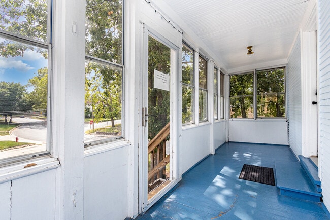 Building Photo - 312 Bridge St