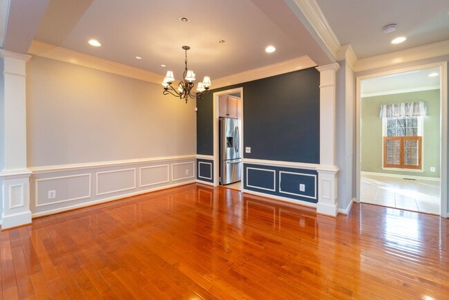 Building Photo - Updated Faircrest 4 BD 3.5 BA Townhome