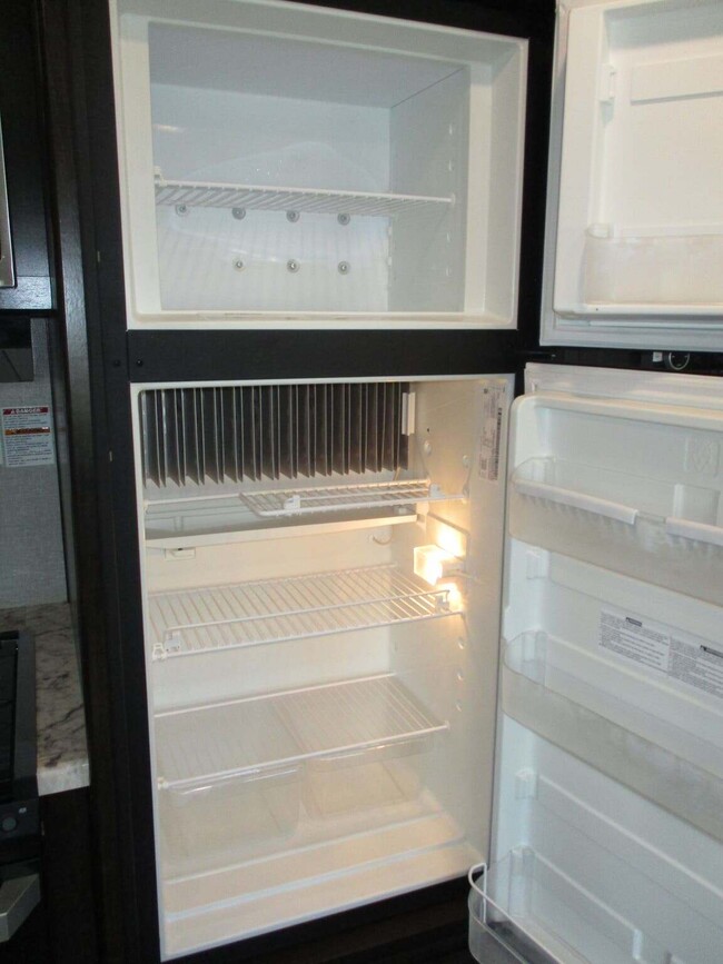 clean fridge - 13691 E Hwy 25