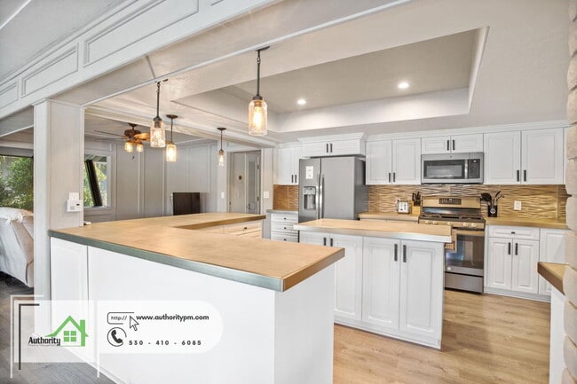 Building Photo - 3317 Riverside Dr