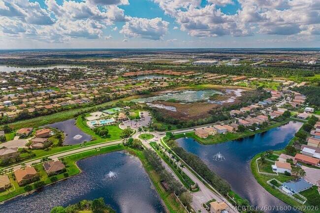 Building Photo - 1756 SW Jamesport Dr
