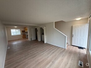 Building Photo - Recently Updated 2 Bedroom Townhome in Val...