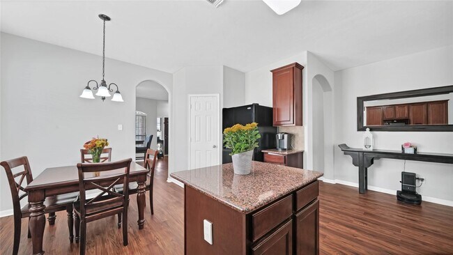 Building Photo - 15319 Tupelo Dr