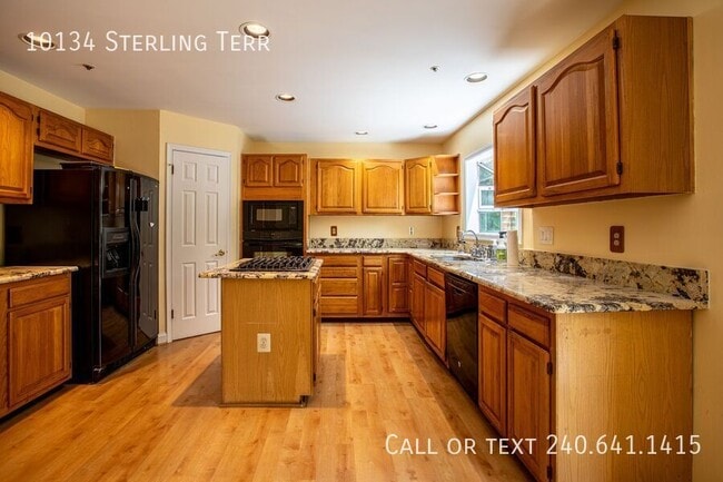 Building Photo - 10134 Sterling Terrace