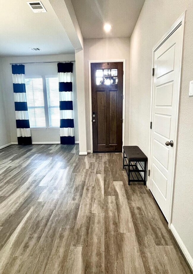 Building Photo - 5005 Drovers Path