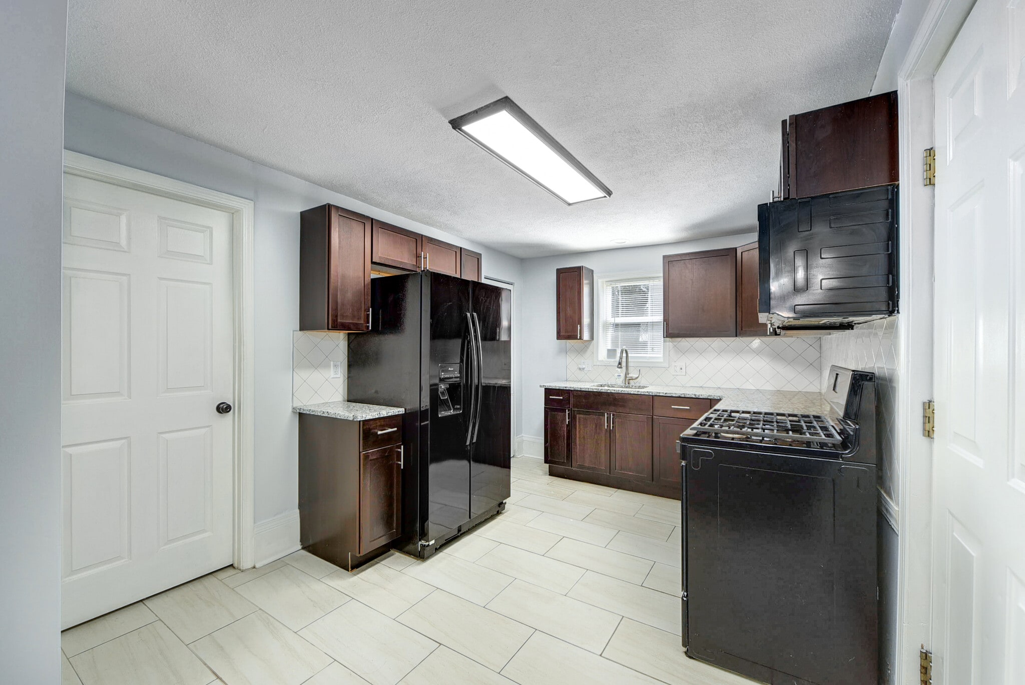 kitchen - 3115 Hancock Ave