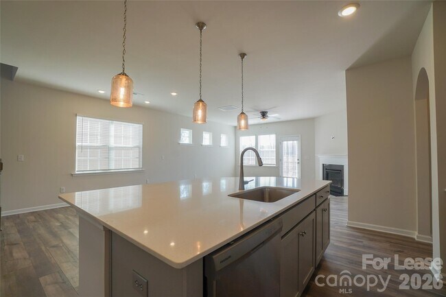 Building Photo - 1406 Caracara Ct